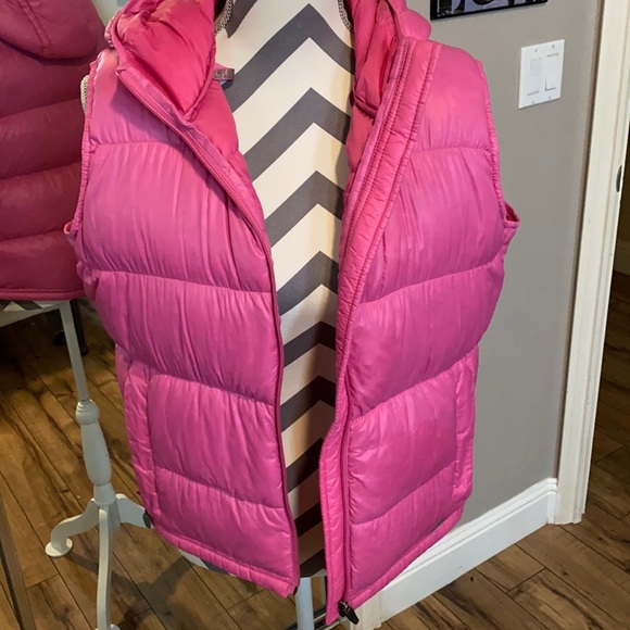 Nike Jackets & Blazers - Pink puffy Nike size M vest.